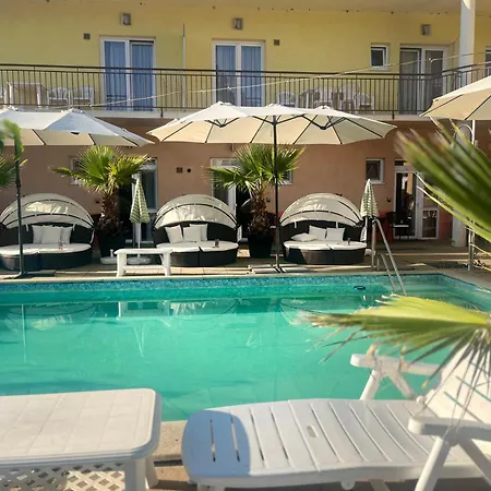 Beach Panzió Siófok Pensjonat 4*