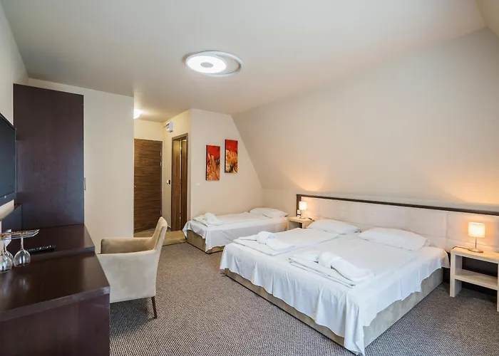 ゲストハウス Beach Family Rooms 4*