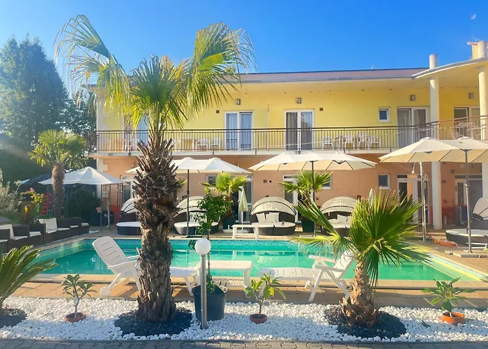 ゲストハウス Beach Family Rooms 4*