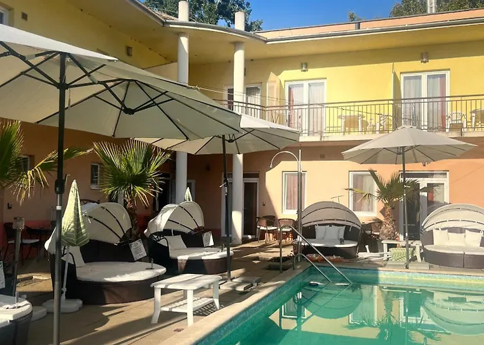 Beach Family Rooms 4*